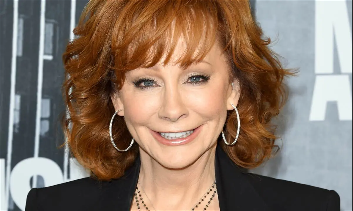 Country star Reba McEntire breaks silence following shock health news to  mark joyous occasion | HELLO!